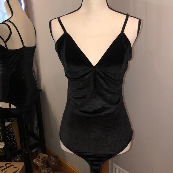 Tops - Velvet bodysuit